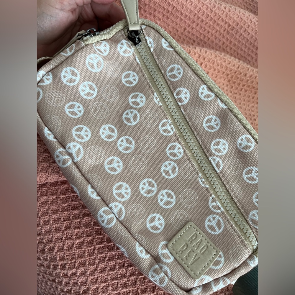 Rad Rev Peace Sling